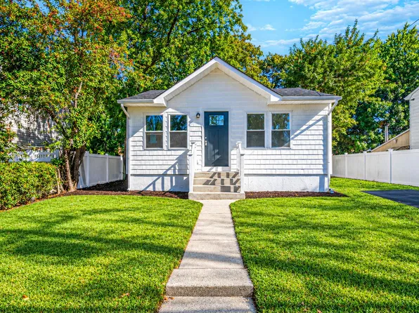 340 N Indiana Avenue, Lindenhurst, NY 11757