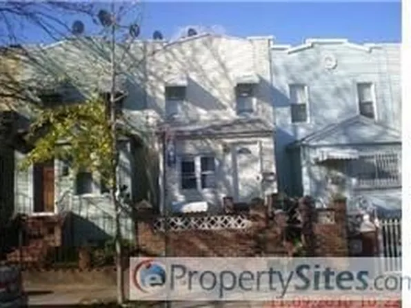 3010 94th St, East Elmhurst, NY 11369