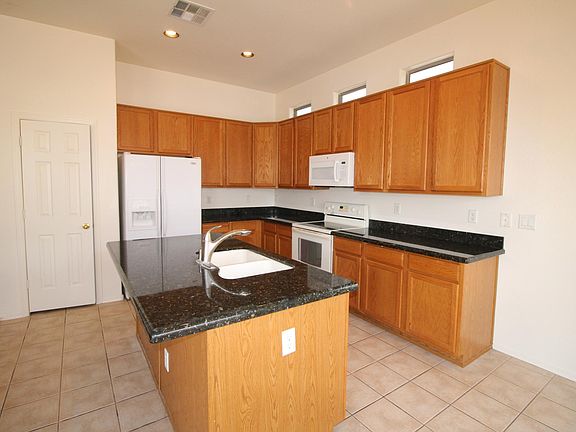 4th image of 2546 E Remington Pl