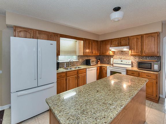 3rd image of 8989 Country Mill Ln