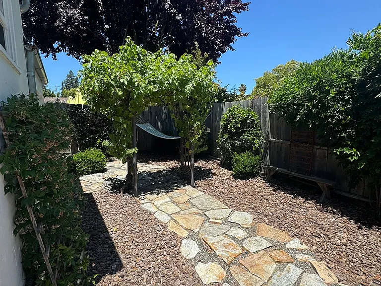 1130 Hayes St — Photo 23