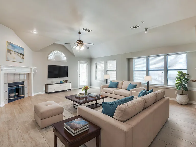12841 Peach Tree Way — Photo 2