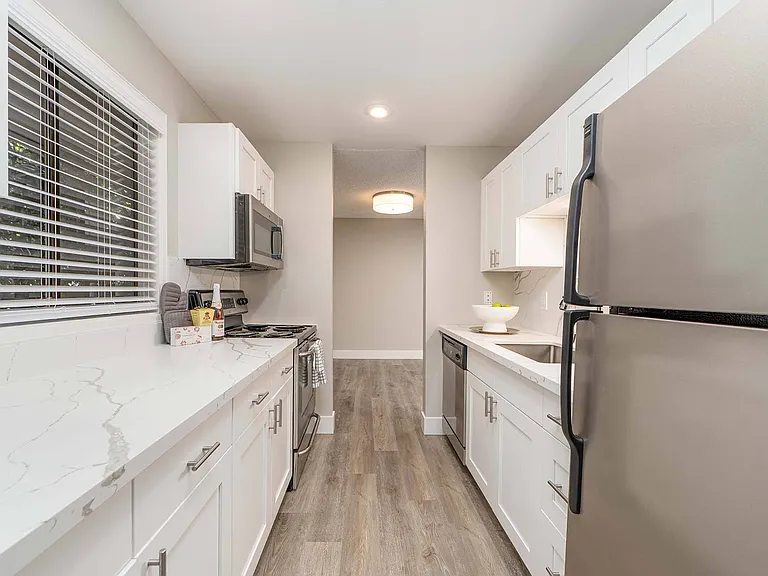 The Regent at Bellevue Way Apartments — Photo 17