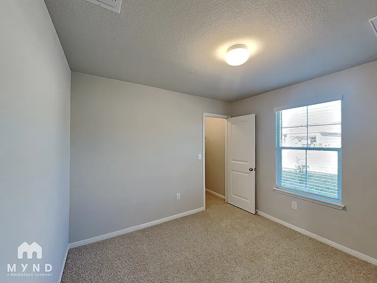10808 Seguin St — Photo 8