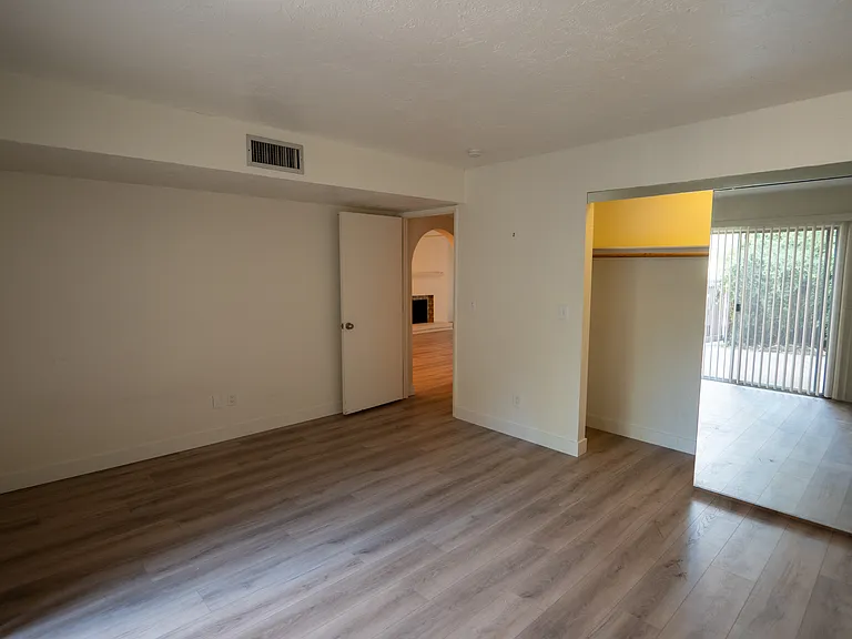 558 N Dodge Blvd — Photo 17