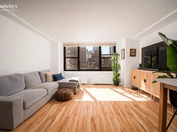 35 East 38th Street image 1 of 12