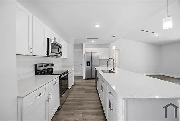 5 bed, 1900 sqft, $3,200 — Photo 1