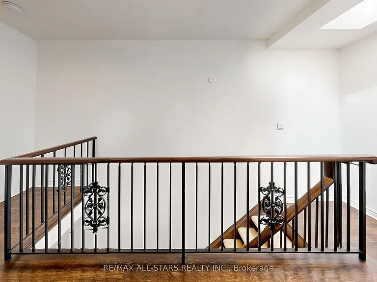 68 Macpherson Ave — Photo 16