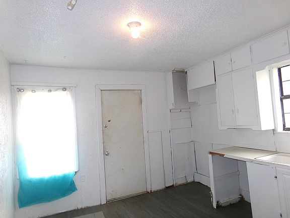 3rd image of 703 N N St #C