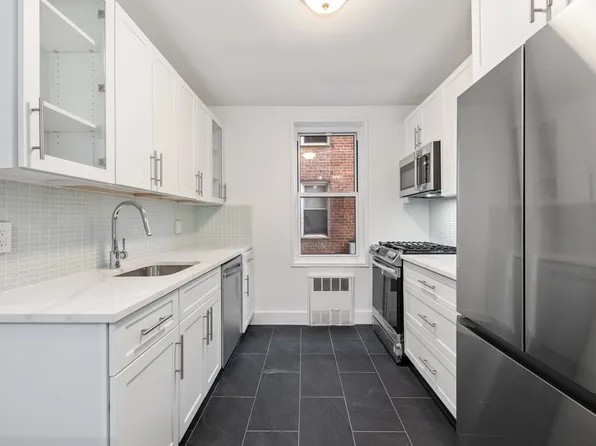 820 Ocean Parkway image 1 of 5