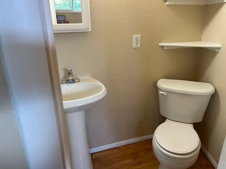 819 E Hills Rd — Photo 11