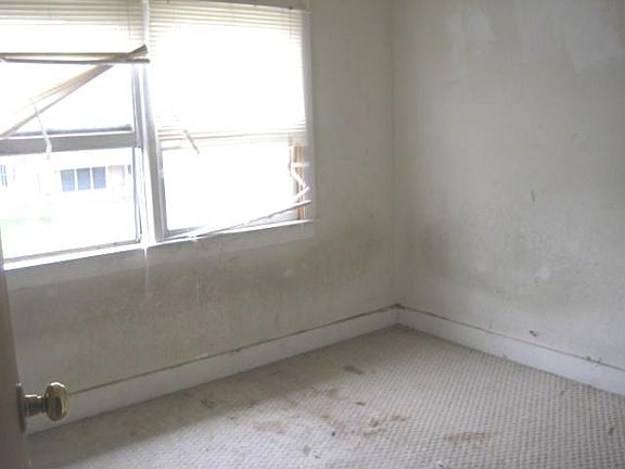 3rd image of 2223 Bryant Ave N