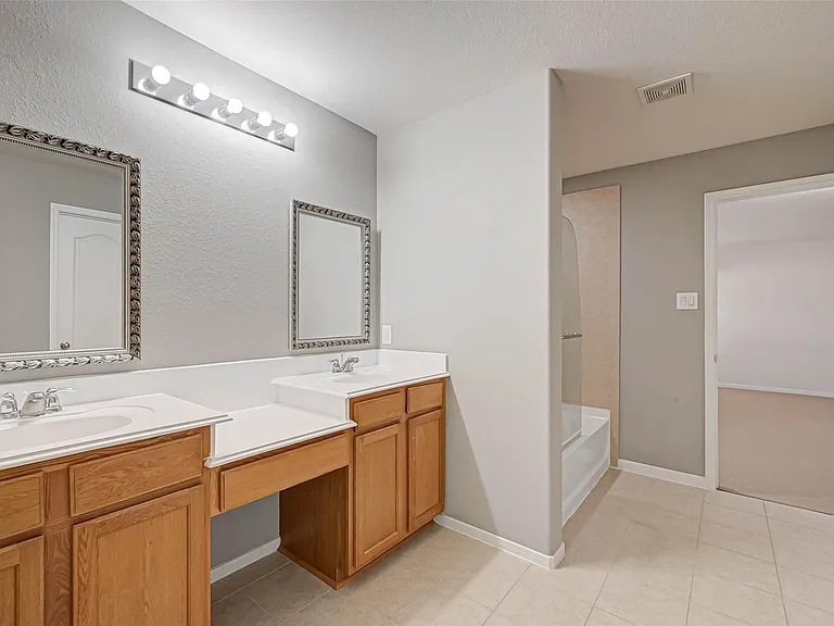 502 Mornington Ln — Photo 43