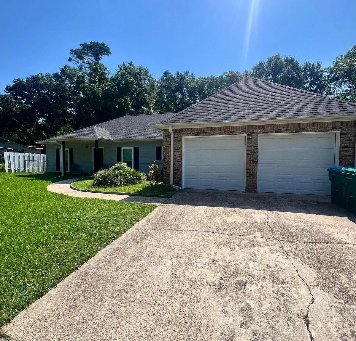 3 bed, 2.0 bath, 1517 sqft, $1,870 — Photo 2
