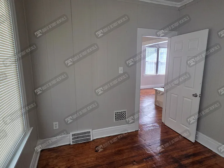 5571 Fairview St — Photo 8