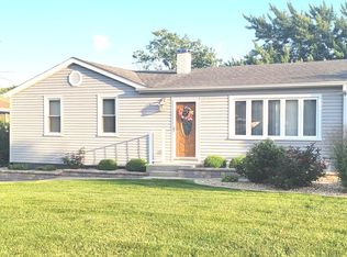 8747 W 98th St, Palos Hills, IL