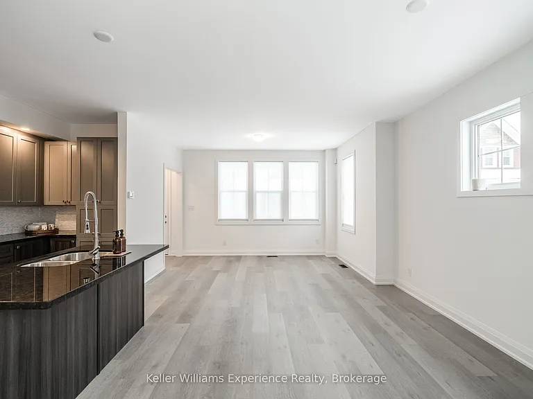 24 Danielle Cres — Photo 5