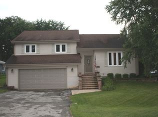 4022 Seneca Rd, Wonder Lake, IL 60097