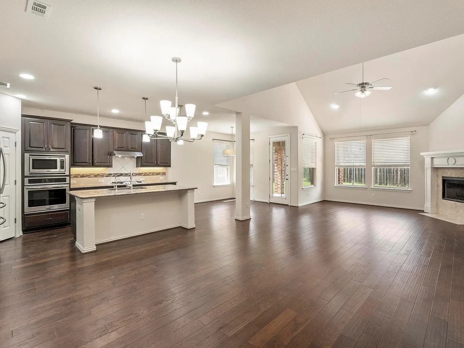 5 bed, 3.0 bath, 2796 sqft, $3,250 — Photo 4