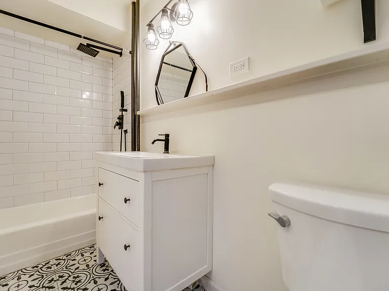 2015 New York Ave #3 — Photo 7