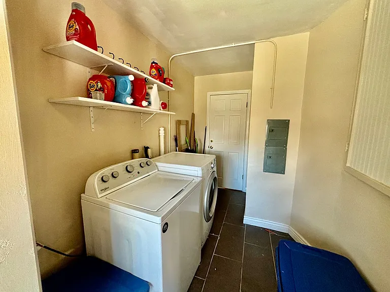 318 Scott Ave #B — Photo 13