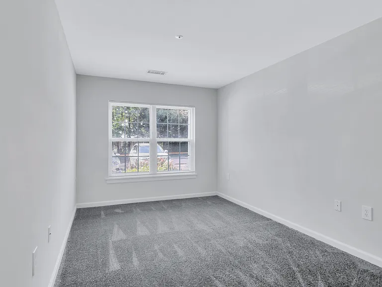 DRING'S REACH APARTMENTS — Photo 16
