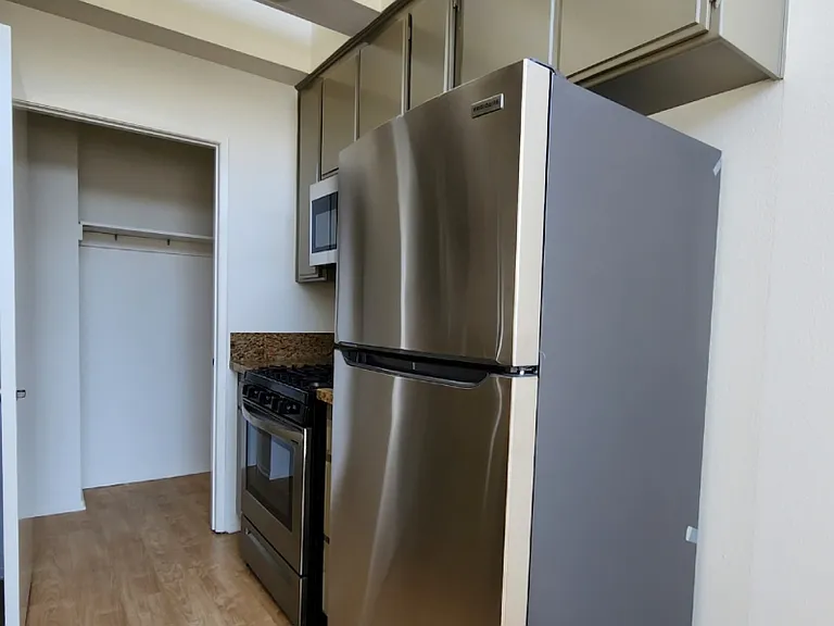3750 Kelton Ave #202 — Photo 9