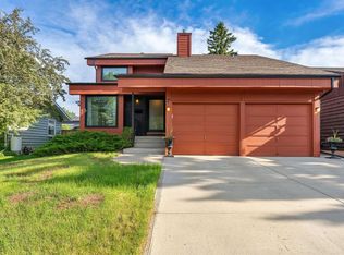 7 N Deerwood Rd SE, Calgary, AB T2J6L2
