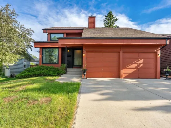 7 N Deerwood Rd SE, Calgary, AB T2J 6L2