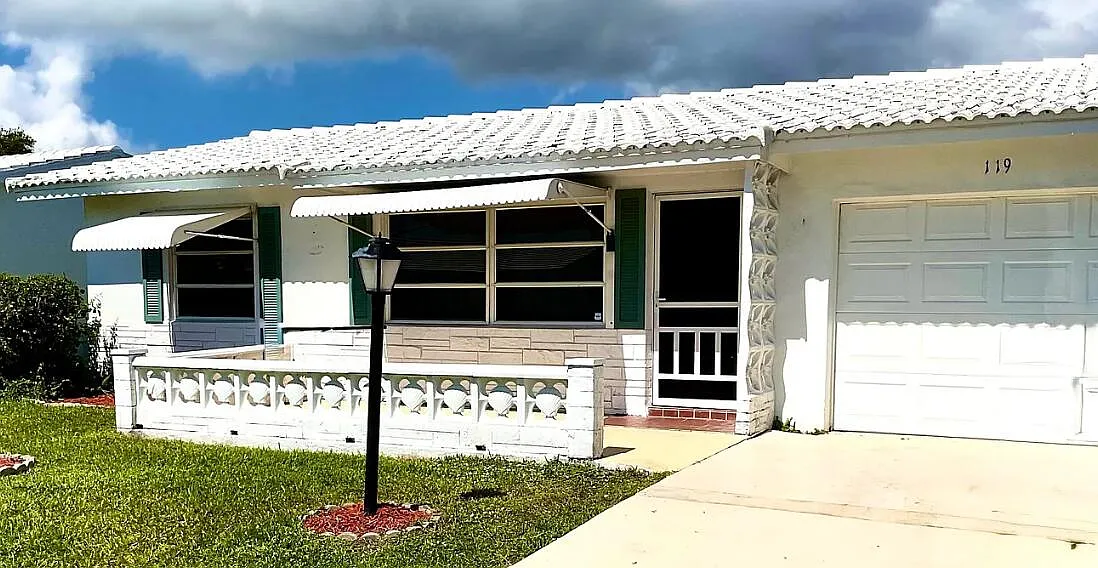 2 bed, 2.0 bath, 928 sqft, $2,400 — Photo 2