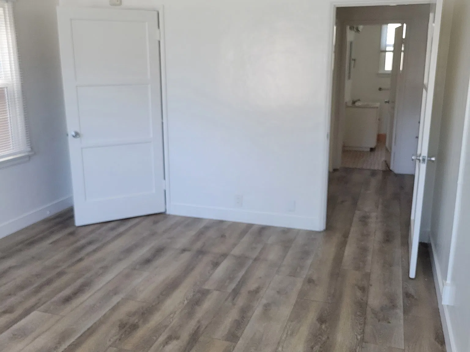 Studio, 550 sqft, $1,900 — Photo 2