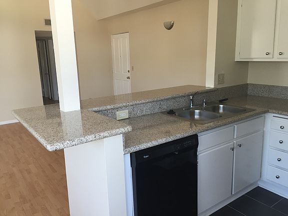 4th image of 13610 Moorpark St APT 201