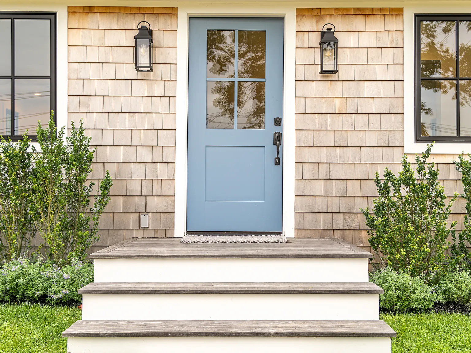 Fresh, Simple & Immaculate in East Hampton — Photo 2