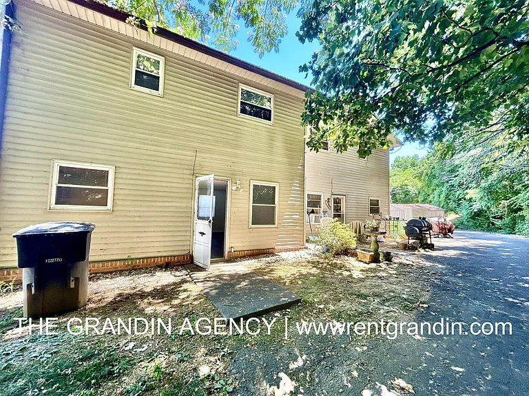 5335 Carolyn Cir #5335 — Photo 4