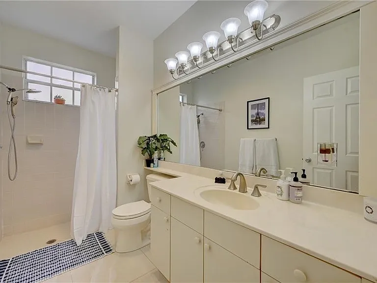 8171 Hampton Wood Dr — Photo 12