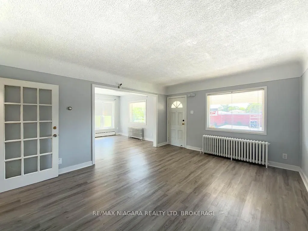 5 bed, $2,300 — Photo 4