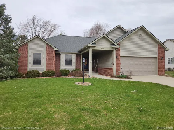 211 Kathy Cir, Linden, MI 48451