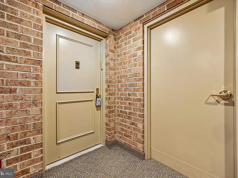 11419 Commonwealth Dr #302 — Photo 4