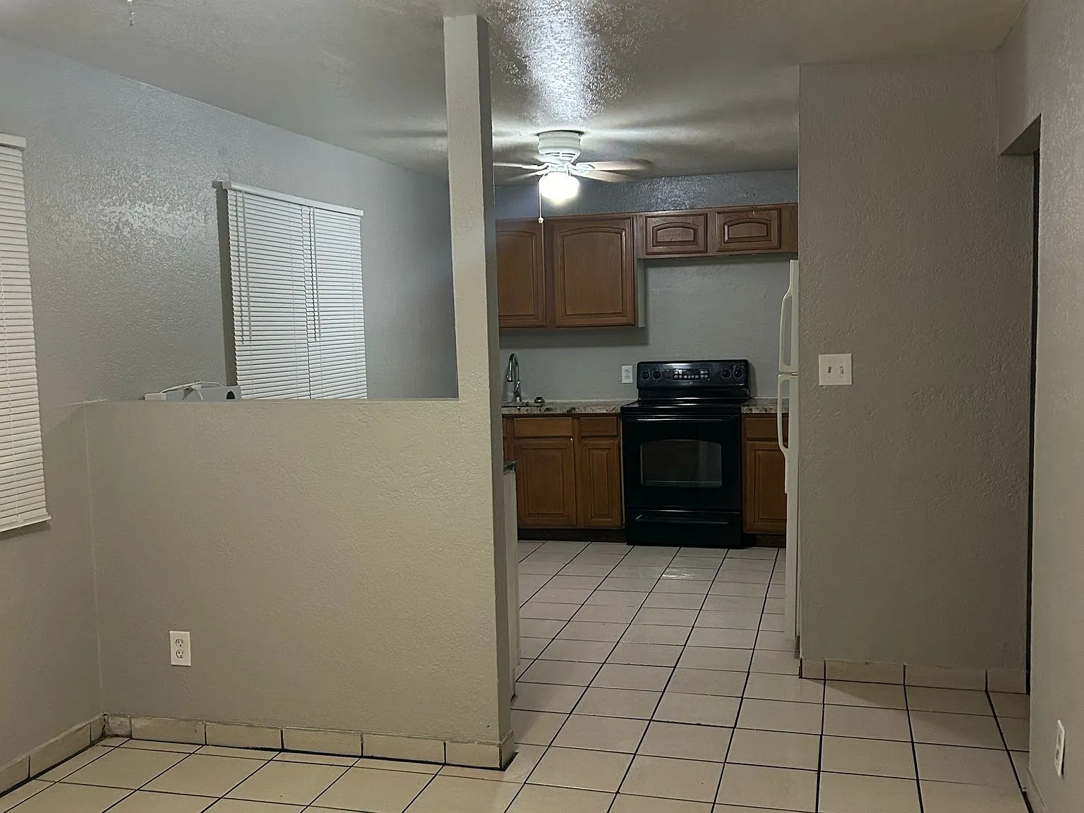 2 bed, 950 sqft, $995 — Photo 3