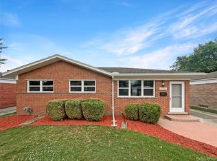 23720 Glenbrook St, Saint Clair Shores, MI 48082