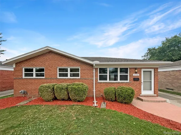 23720 Glenbrook St, Saint Clair Shores, MI 48082