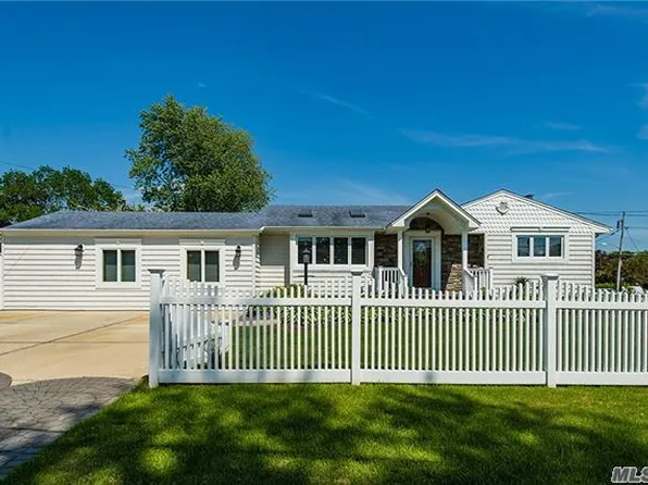 3 Virgil Dr, Brentwood, NY 11717