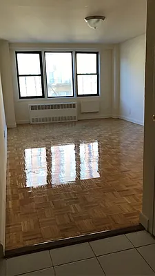 Rented by Roberto Guilbet, LREB | media 17