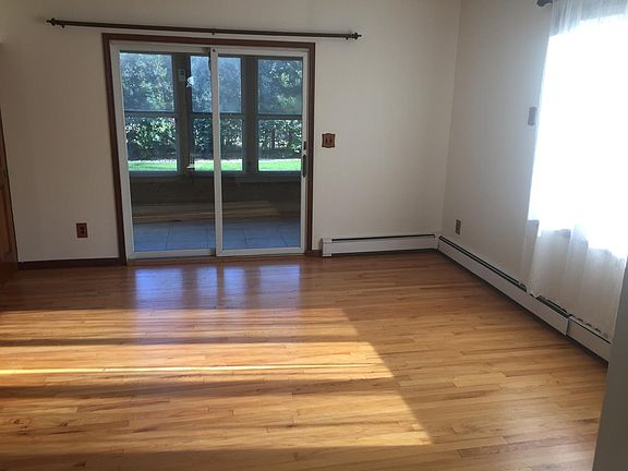 4th image of 40 Stewart Pl