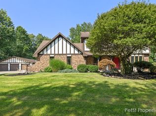 906 N Glenwood Dr, Hastings, MI