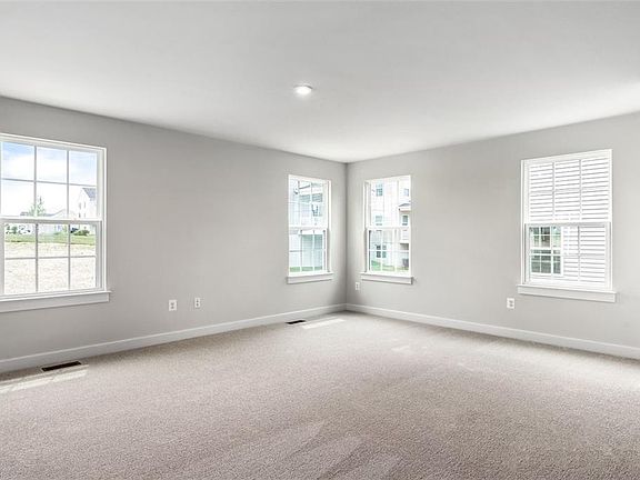 4th image of 273 Heritage Dr