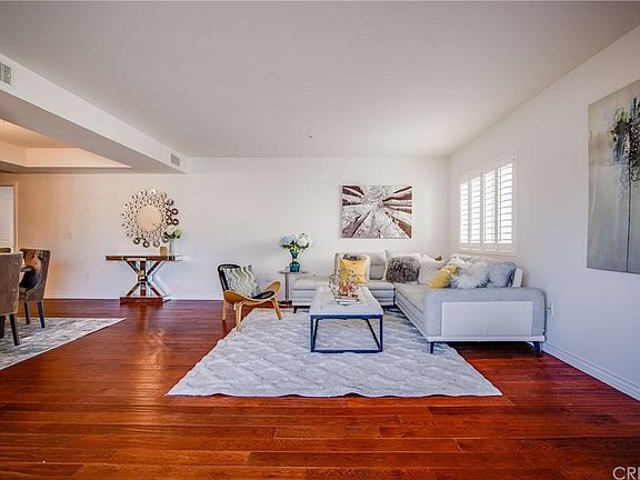 5th image of 4733 Elmwood Ave #310