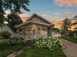 1019 Desnoyer St, Kaukauna, WI 54130