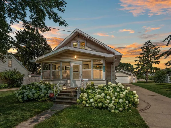 1019 Desnoyer St, Kaukauna, WI 54130