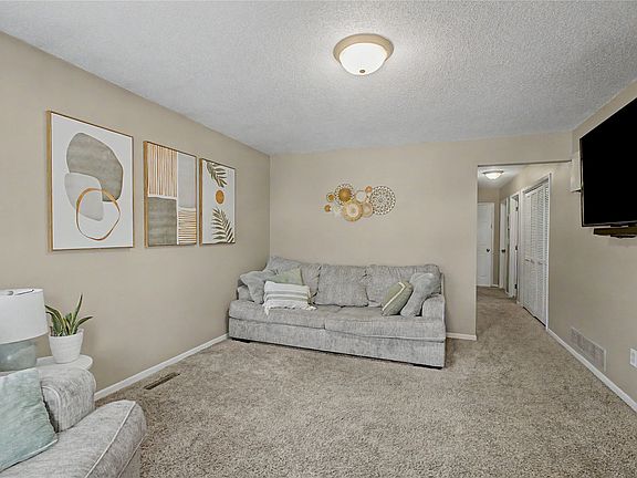 2nd image of 225 10th St SE